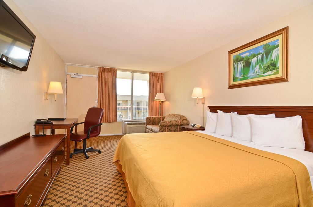 Stayapt Suites Alexandria-Fort Belvoir 部屋 写真
