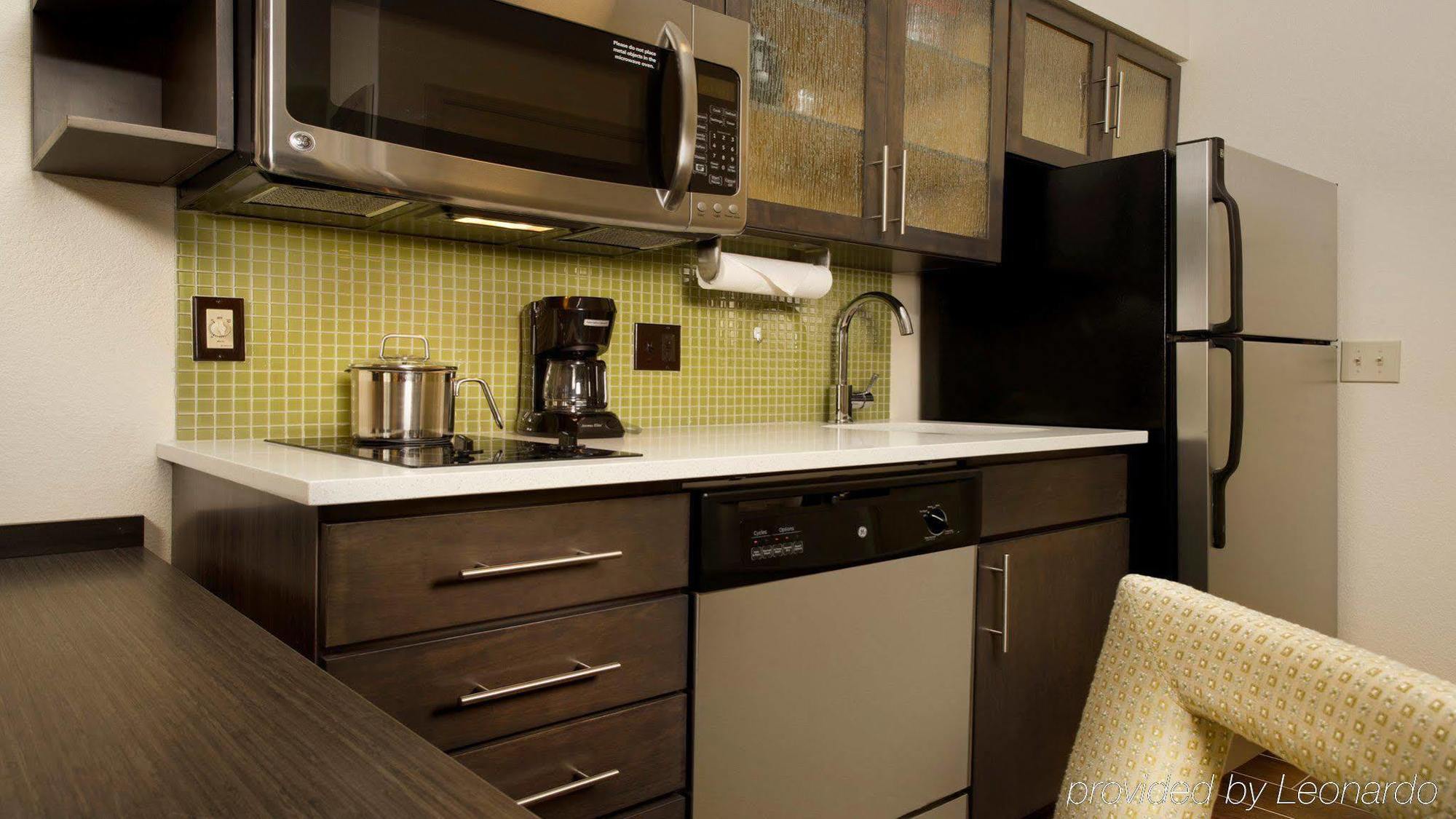 Stayapt Suites Alexandria-Fort Belvoir エクステリア 写真