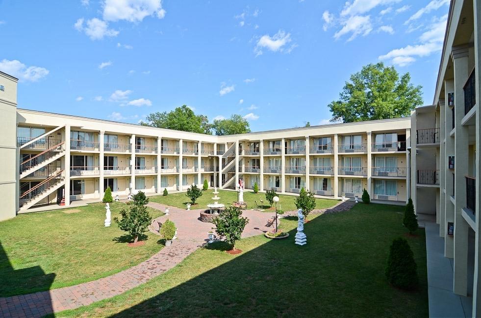 Stayapt Suites Alexandria-Fort Belvoir エクステリア 写真