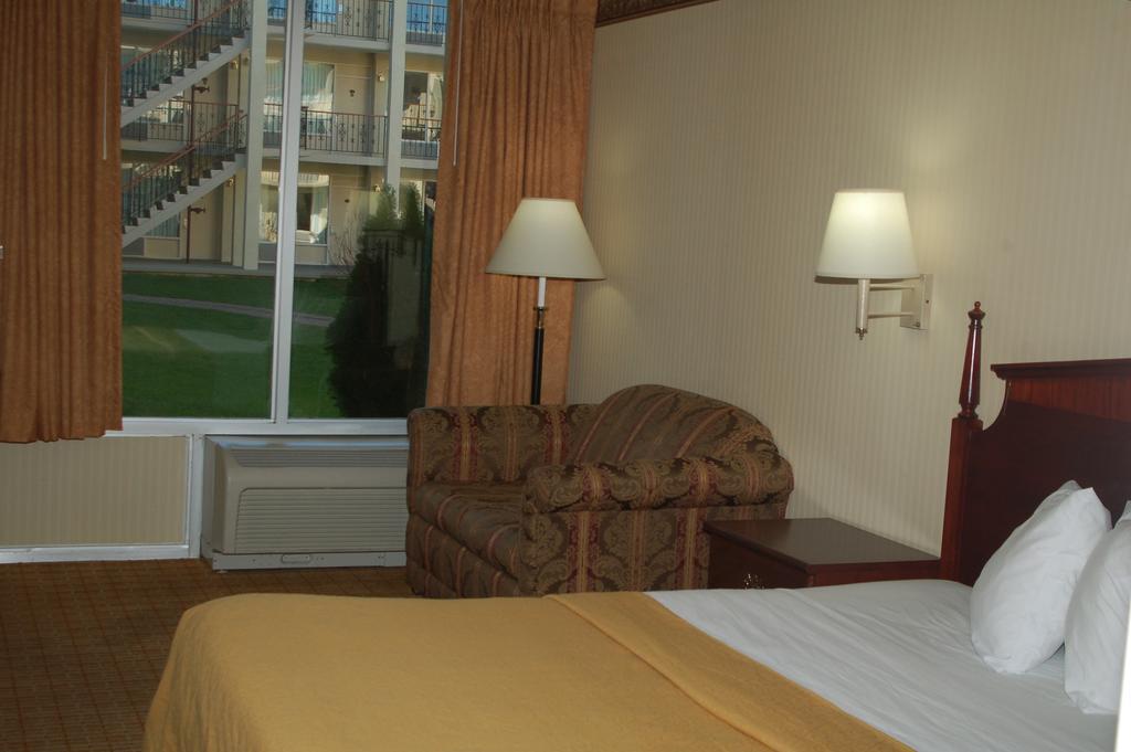 Stayapt Suites Alexandria-Fort Belvoir エクステリア 写真