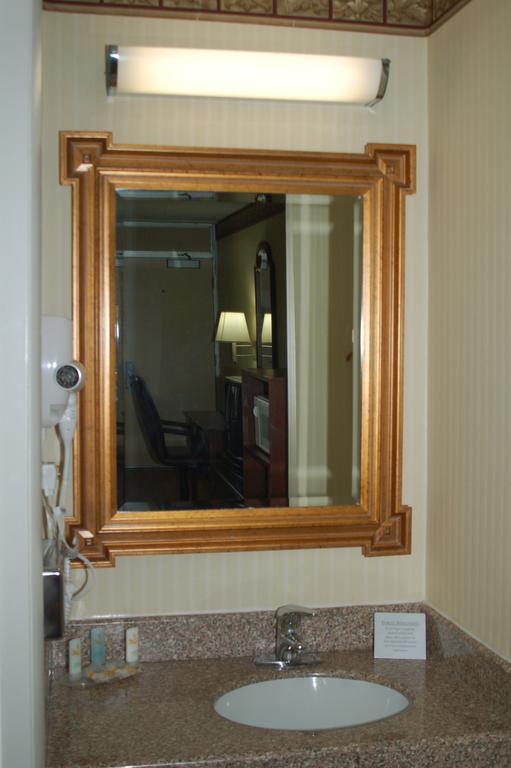 Stayapt Suites Alexandria-Fort Belvoir エクステリア 写真