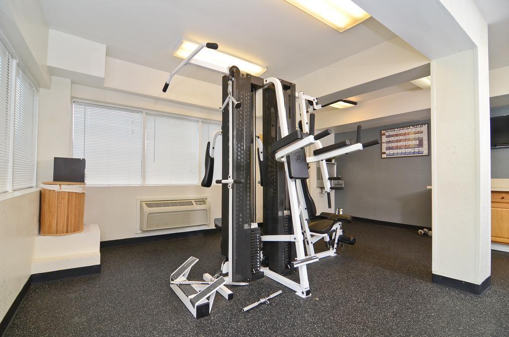 Stayapt Suites Alexandria-Fort Belvoir エクステリア 写真