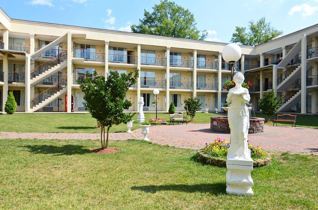 Stayapt Suites Alexandria-Fort Belvoir エクステリア 写真