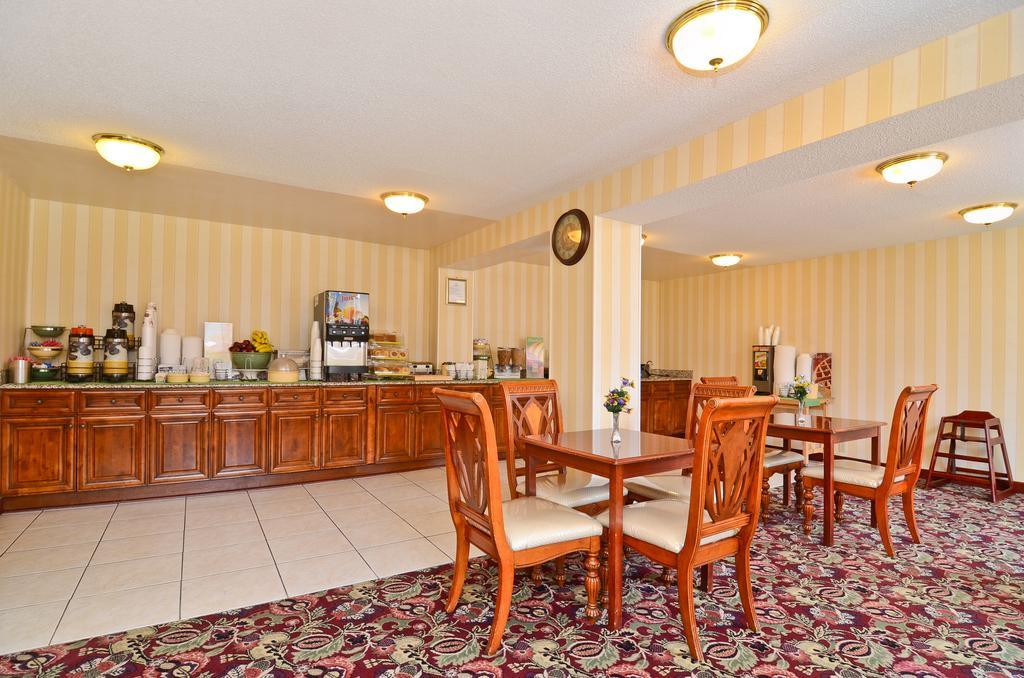Stayapt Suites Alexandria-Fort Belvoir レストラン 写真