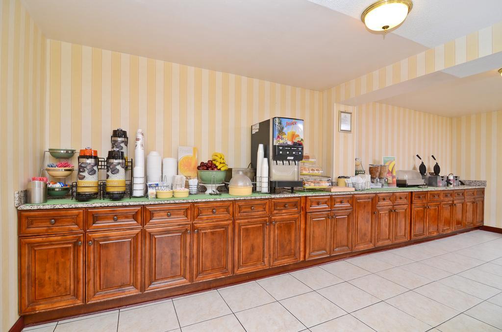 Stayapt Suites Alexandria-Fort Belvoir エクステリア 写真